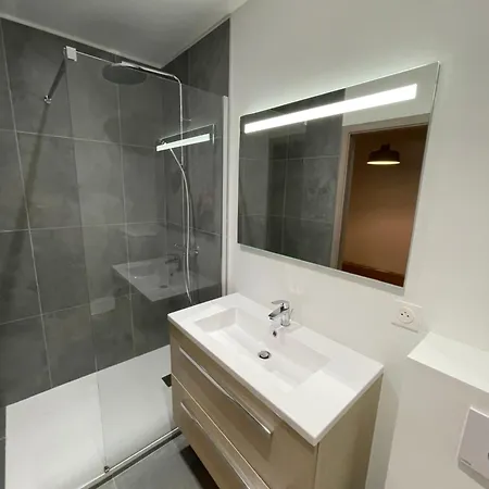 Avec Wc Et Sdb Prives Dans Grande Maison A Cote Du Campus Artem - Thermal Et Parc Des Expos Habitación en casa particular *