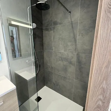 Avec Wc Et Sdb Prives Dans Grande Maison A Cote Du Campus Artem - Thermal Et Parc Des Expos Habitación en casa particular *